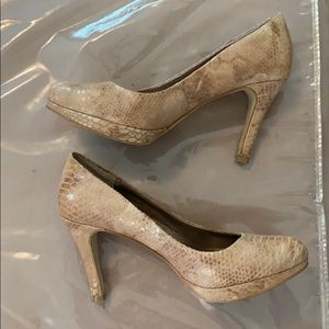 Tan snakeskin pumps